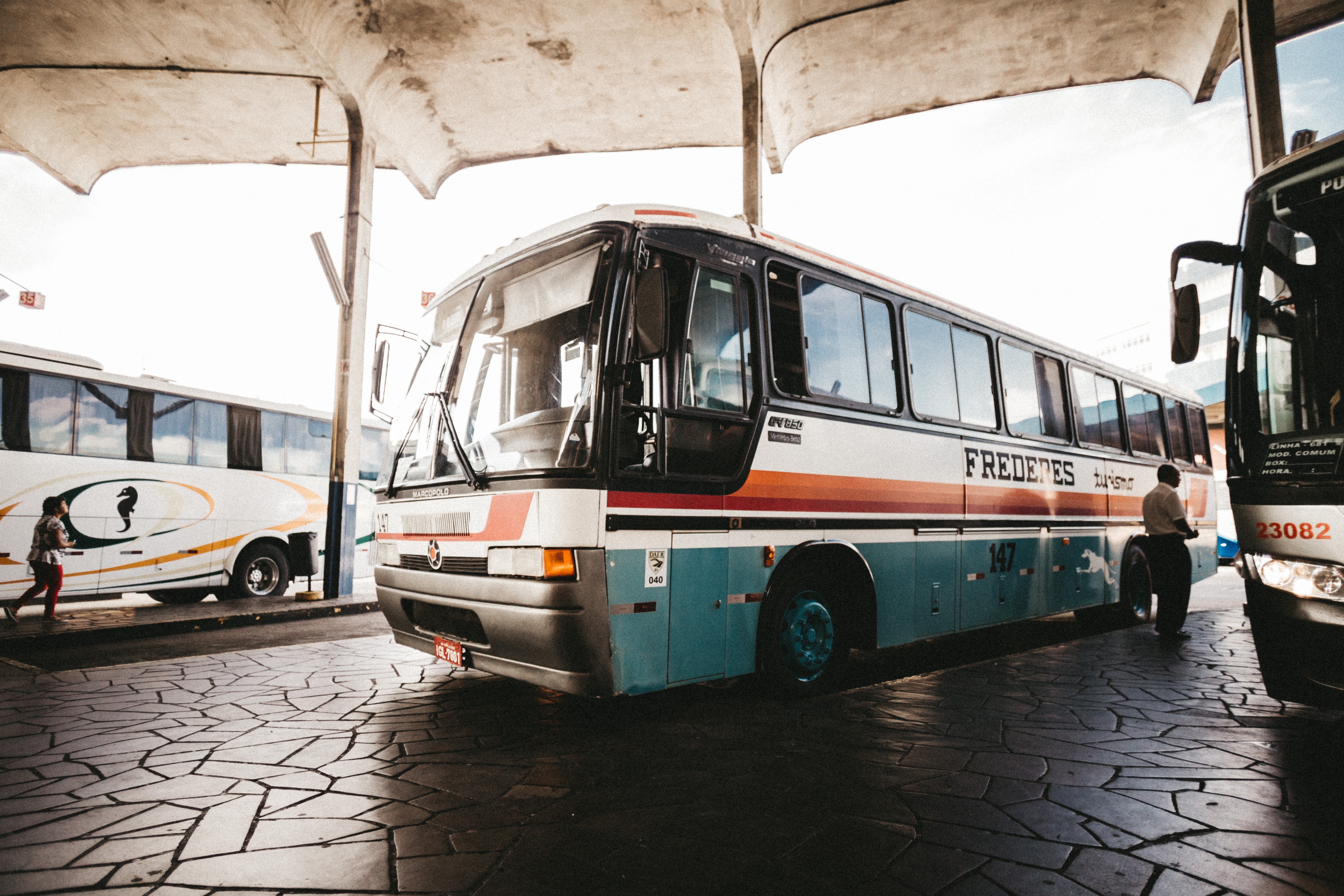 Bus Voor Lacrima School/Dagopvang Gehandicapte Kinderen